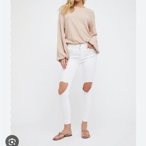 Free People High Waist Skinny Jeans White with busted knee size 26